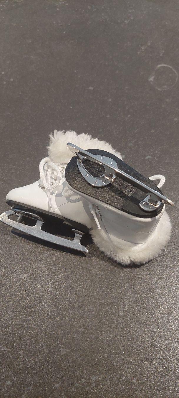 Sasha Morgenthaler Bambole: Sasha Puppen Schlittschuhe – Usato da Muri AG venduto da nindo1 1