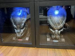 2x Predator von CoolProps / Sideshow