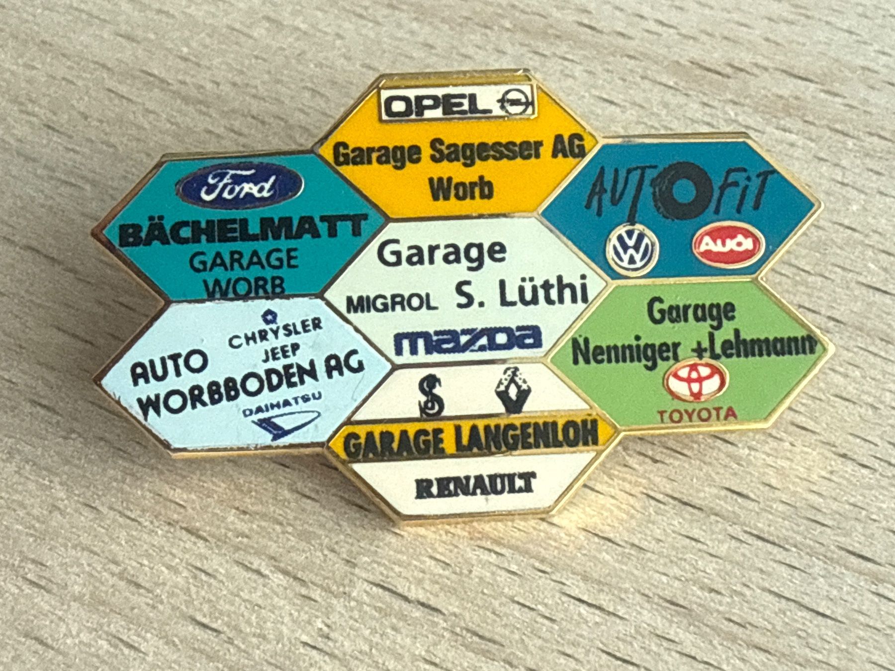 Plaketten & Abzeichen: Pin Garagen – Gebraucht aus Glattbrugg von Schweigmatt