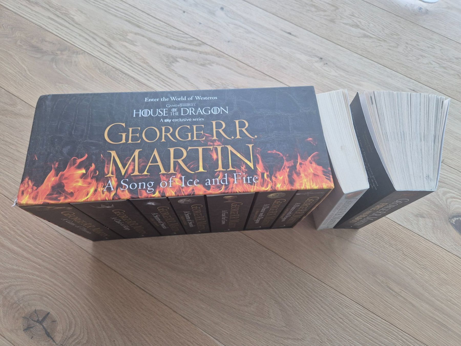 Libri: Game of Thrones box set + 2 bücher – Usato da Winterthur venduto da ml-ay15 3