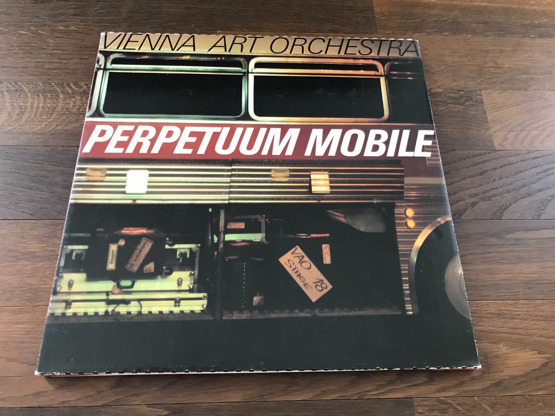 Dischi in vinile: VIENNA ART ORCHESTRA - Perpetuum Mobile - 2Lp - Hat Hut – Usato da Buchs AG venduto da Archie