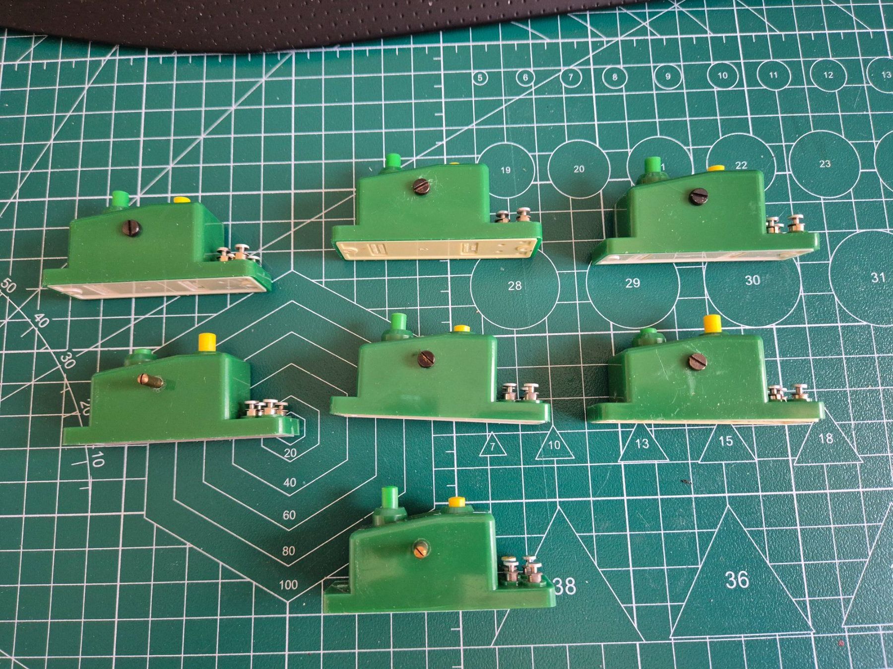 Trix Trains électriques: Trix Doppelfunktionsschalter Gelb und Grün – D'occasion à Hendschiken par Mistkratzerlie 3