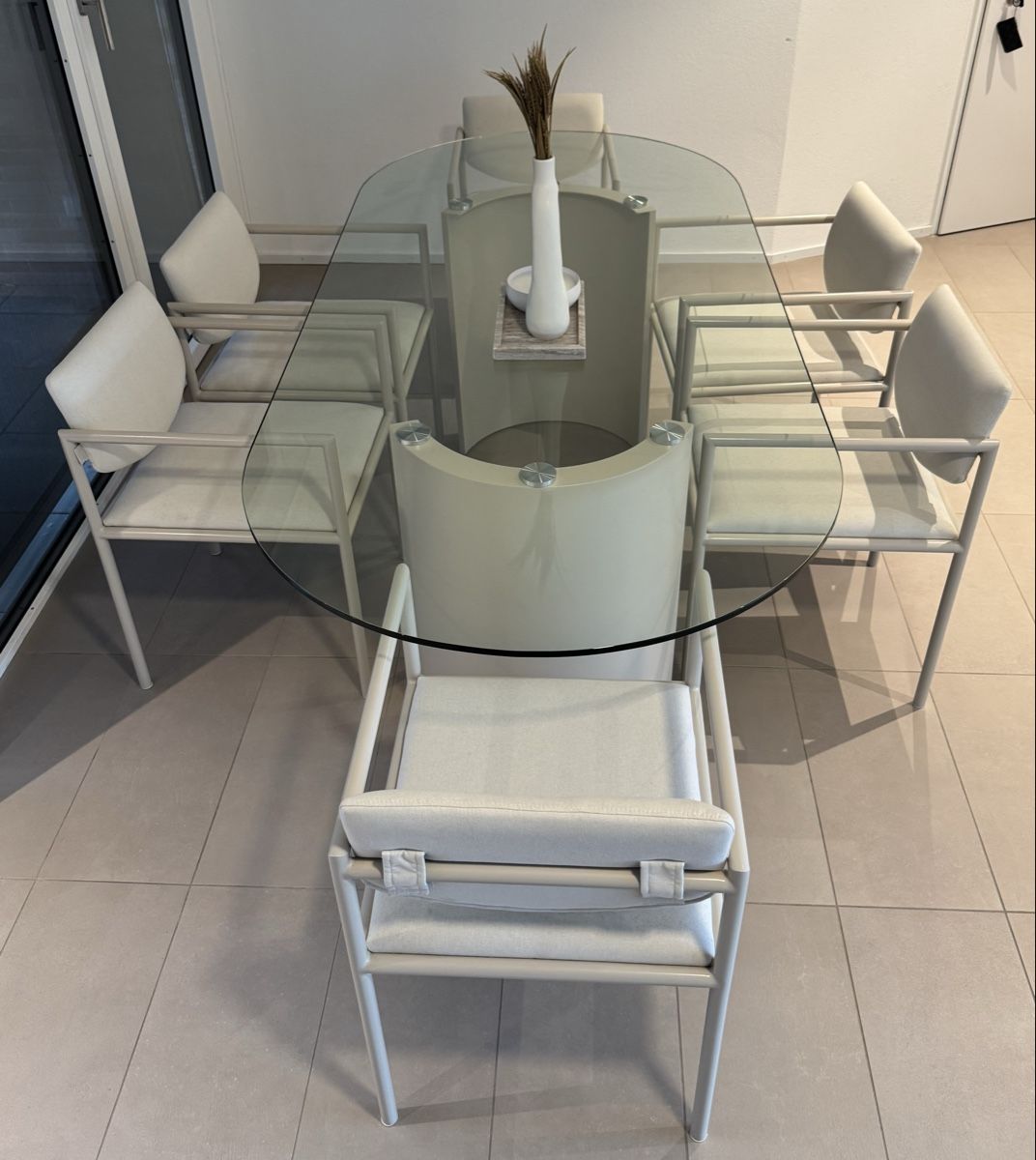 Set di tavolo e panche: Design Esstisch Glas mit 6 Stühlen – Usato da Liestal venduto da l_9cb6