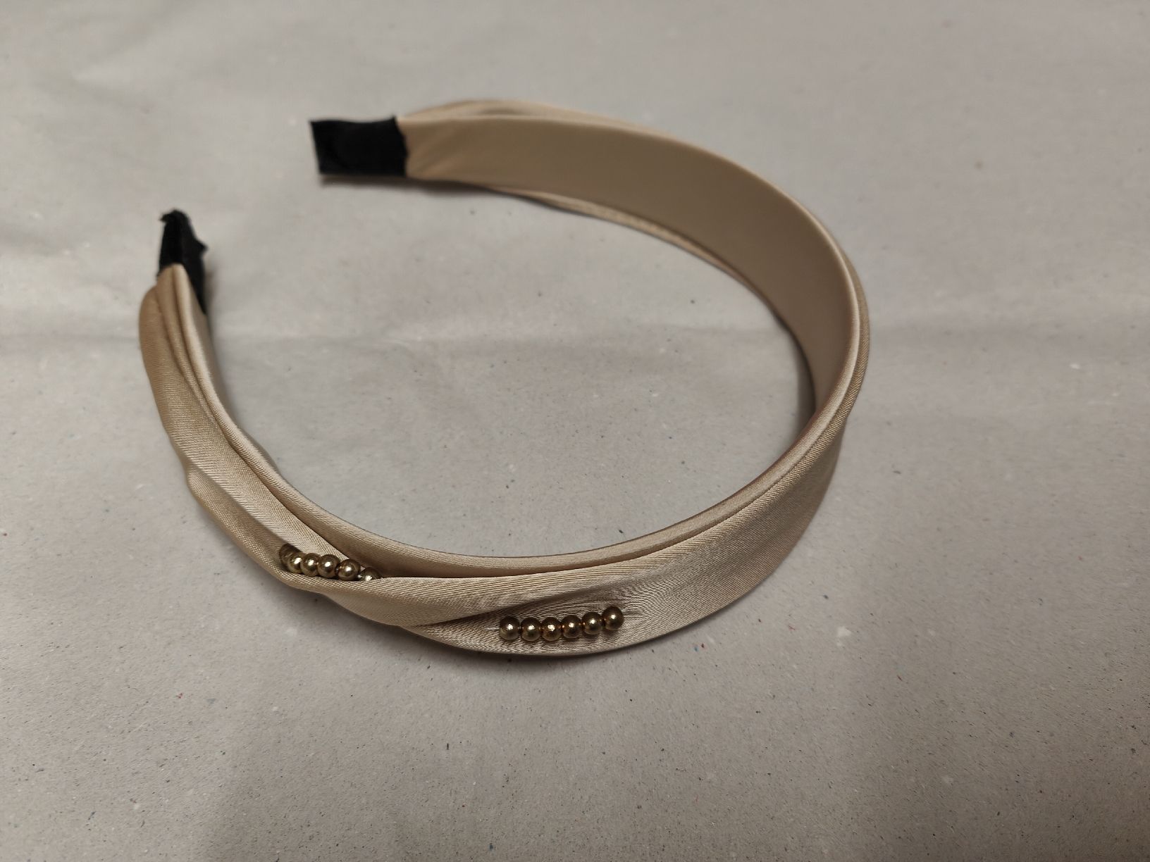 Accessoires pour cheveux: Haarband beige mit Perlen neuwertig – D'occasion à Niederhasli par 8155irae
