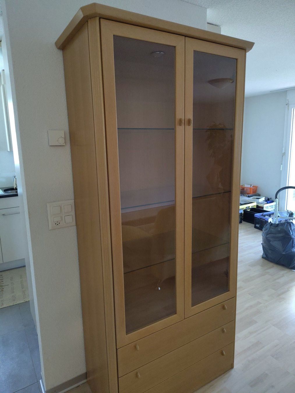 Armadi: Vitrinen-Schrank mit 3 Schubladen – Usato da Liebefeld venduto da mk00q982 2
