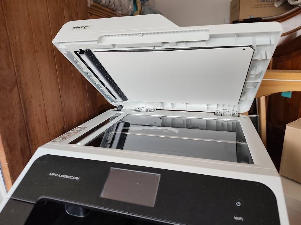 Imprimantes: Brother MFC-L8650CDW Farblaser-Multifunktionsdrucker – D'occasion à Ennetmoos par Tilfreds