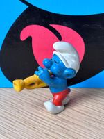 Schlumpf mit Trompete / Trompeter, Variante rote Hose!
