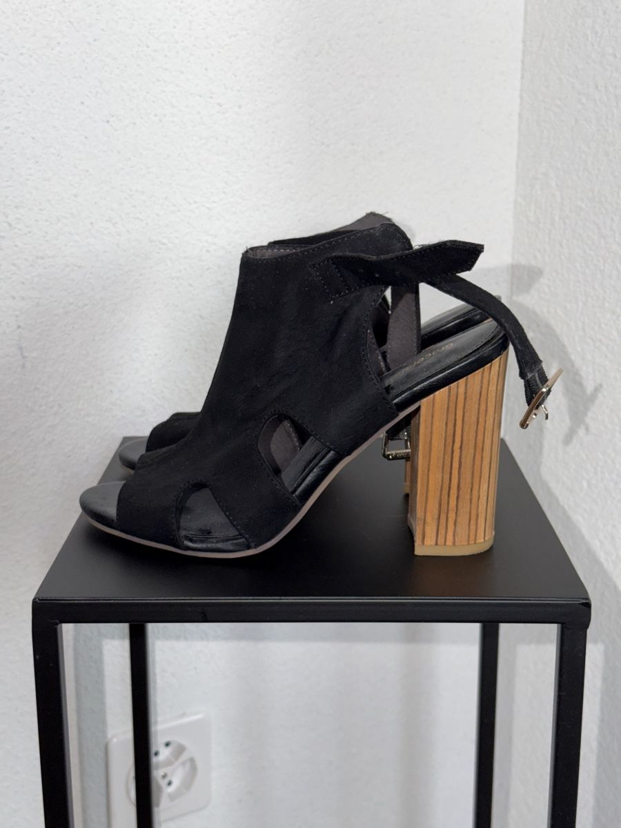 Scarpe da donna: Sommer-Sandalen – Usato da Niederuzwil venduto da Lisascloset 2