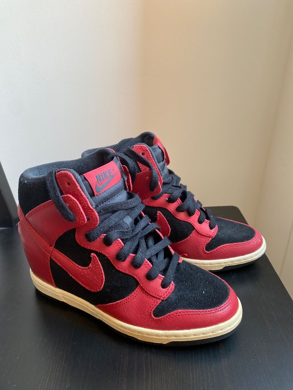 Nike Damenschuhe: Baskets compensées Nike Dunk Sky High rouges et noires T38 – Gebraucht aus Zürich von yam_29rj