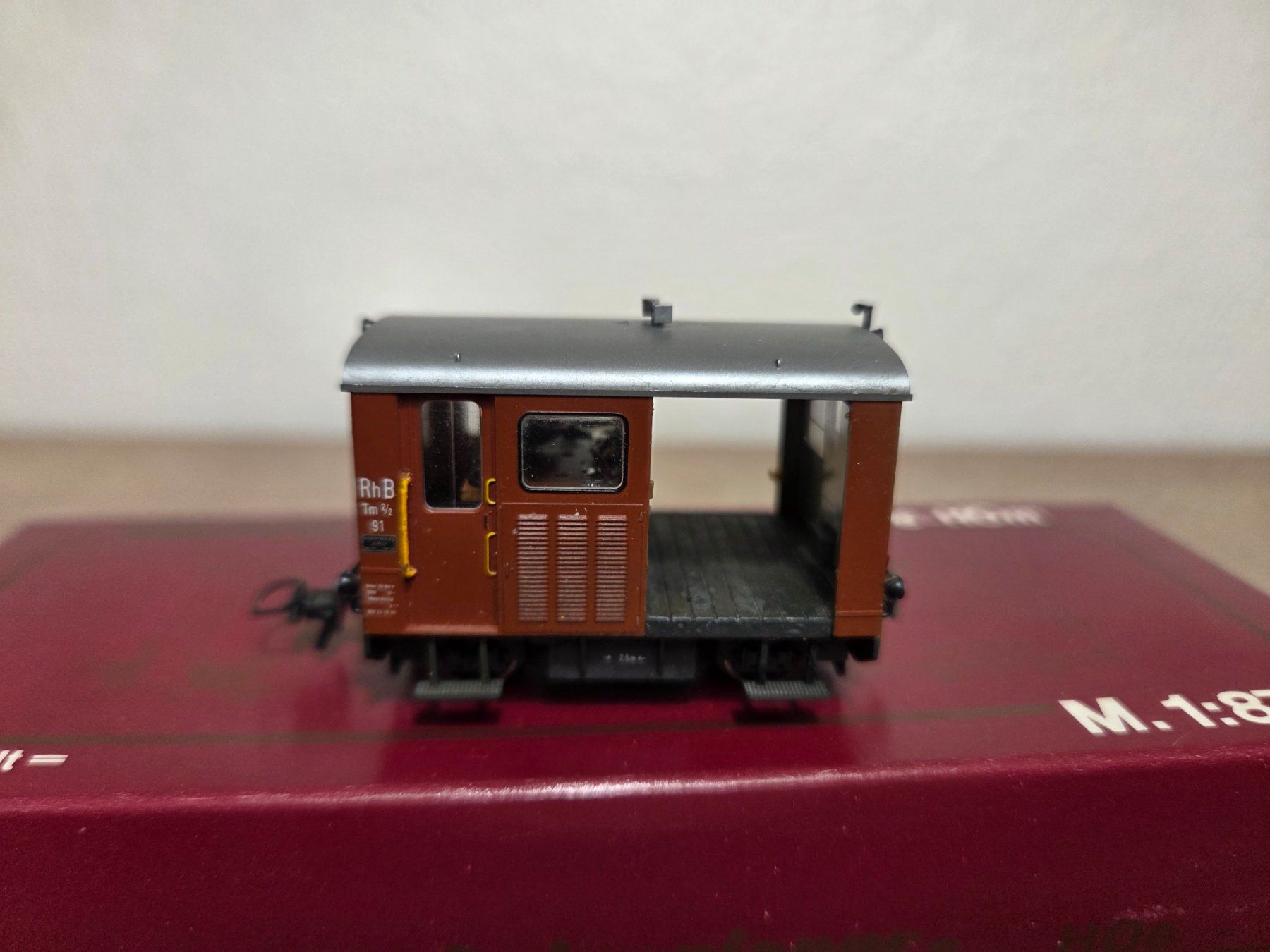 Bemo Modellini di ferrovie: Bemo 1274 191 Rangiertraktor Tm 2/2 RhB H0m – Usato da St-Aubin-Sauges venduto da Lo_Go 1