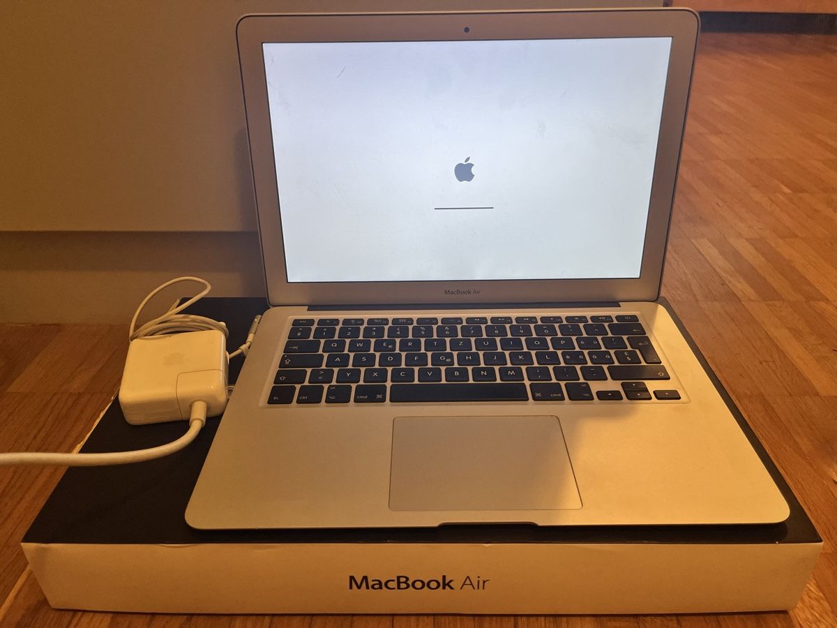 Apple Notebook: MacBook Air 13"  – Difettoso da Zug venduto da IndiQueen