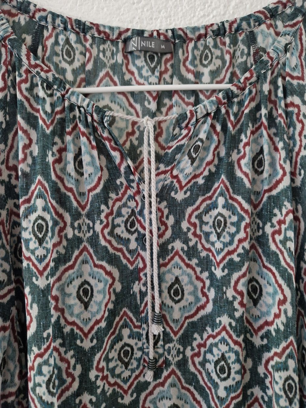 Nile Blusen: Bluse NILE Grösse M, 100% Viscose – Gebraucht aus Kloten von somsing 1