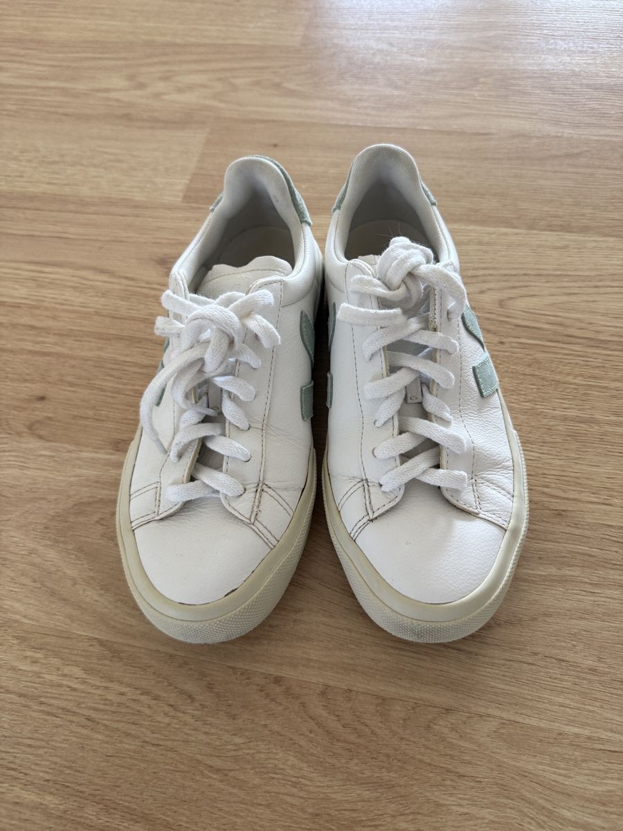 Veja Scarpe da donna: Veja White Sneakers – Usato da Olten venduto da bri_jh8f 2
