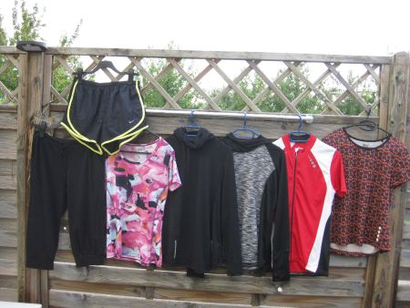 Sportbekleidungsset inkl. Nike Shorts, Gr. M Indoor/Outdoor