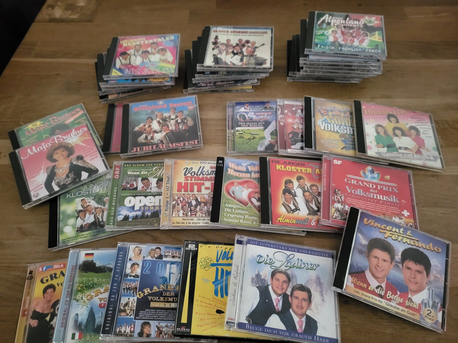 CD: Sammlung: 39 volkstümliche CD's – Usato da Urtenen-Schönbühl venduto da Lari1