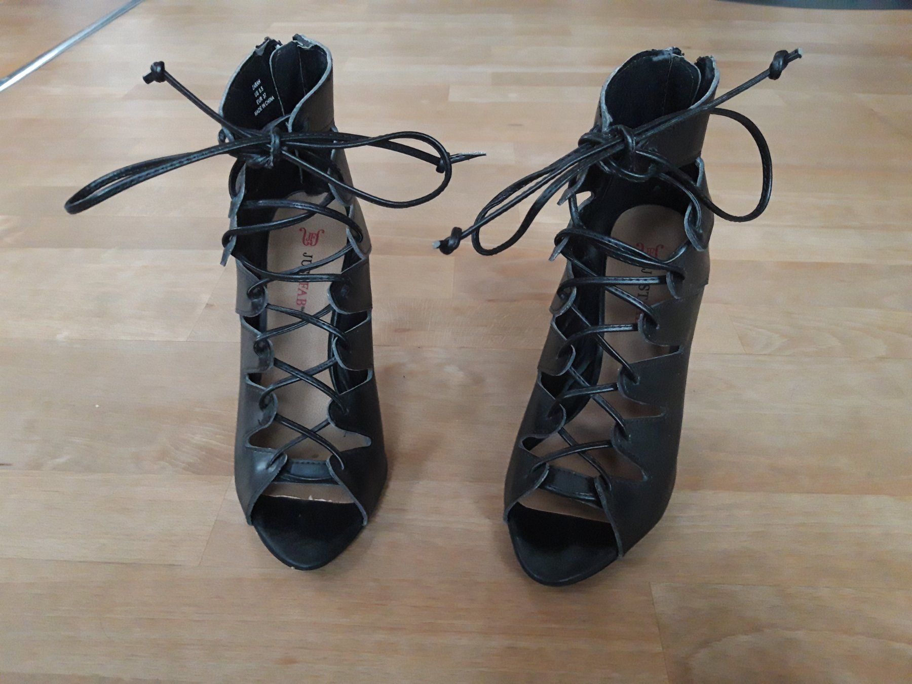 Damenschuhe: Schwarz Sandallen High Heels geschnürrt bequem einzigartig – Gebraucht aus Feuerthalen von tanatha_st