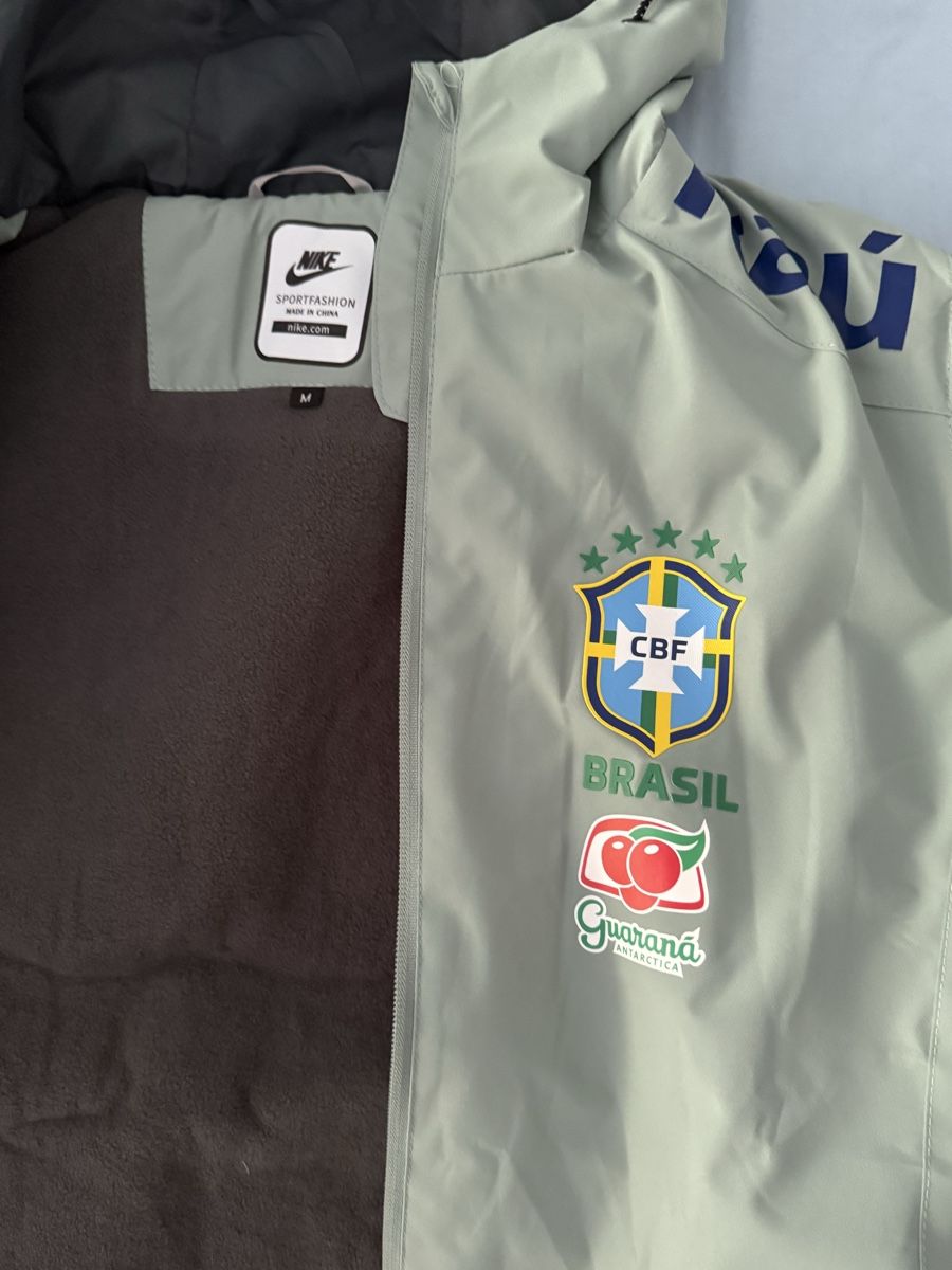 Nike Giacche: Neue Nike Brasilien Jacke – Nuovo e nell'imballaggio originale da Biel/Bienne venduto da Be_03 2