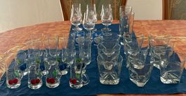 Diverse Gläser für Schnaps und Likör
