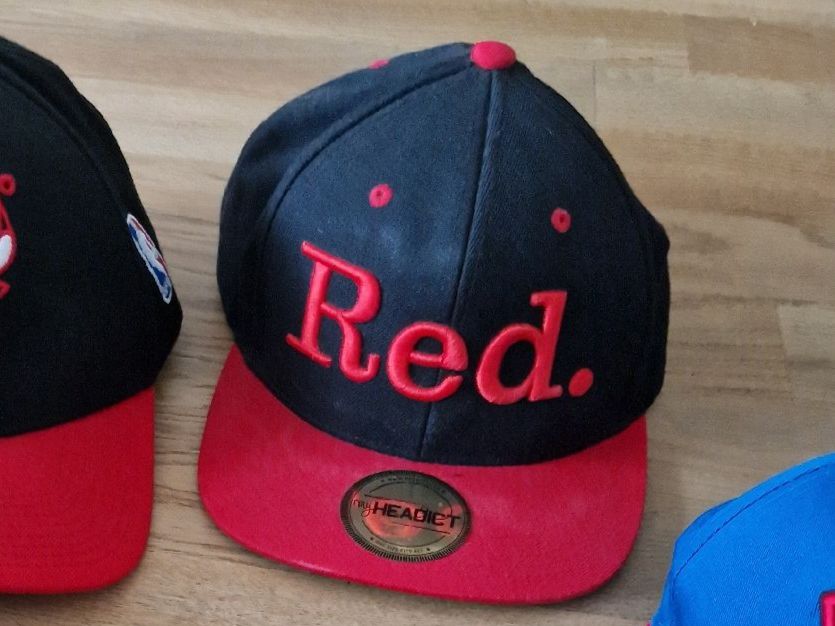 Hüte, Mützen & Caps: BaseCap Snapback Headict Red. – Gebraucht aus Nendeln von allerliabschteszuegs