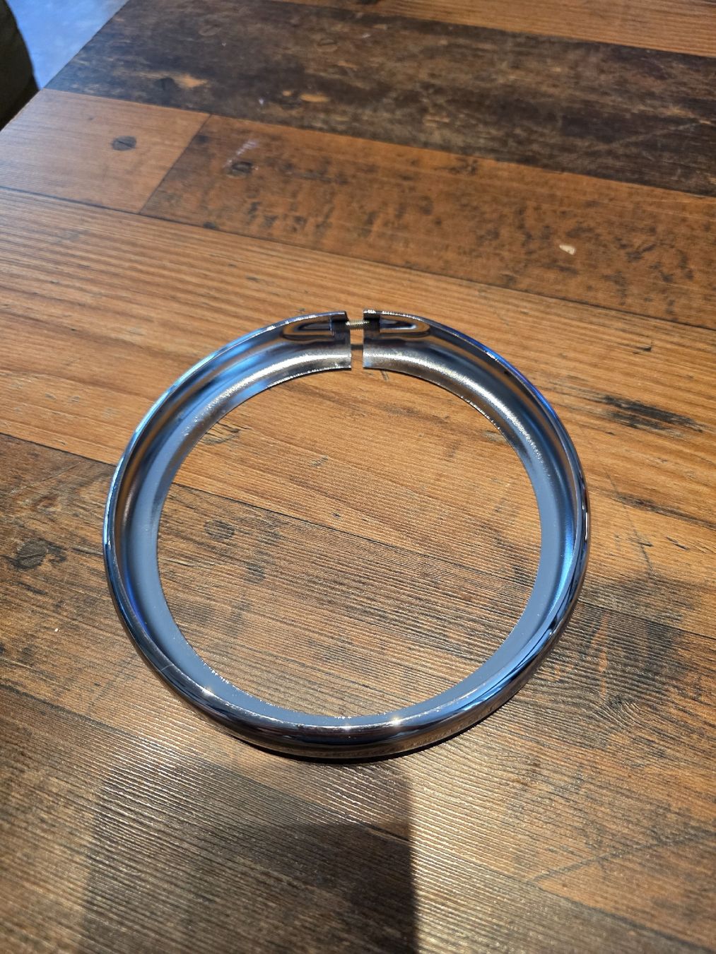 Toutes les pièces détachées moto: Chromzierring gebraucht mit Schelle – D'occasion à Solothurn par nat_8yg2 1