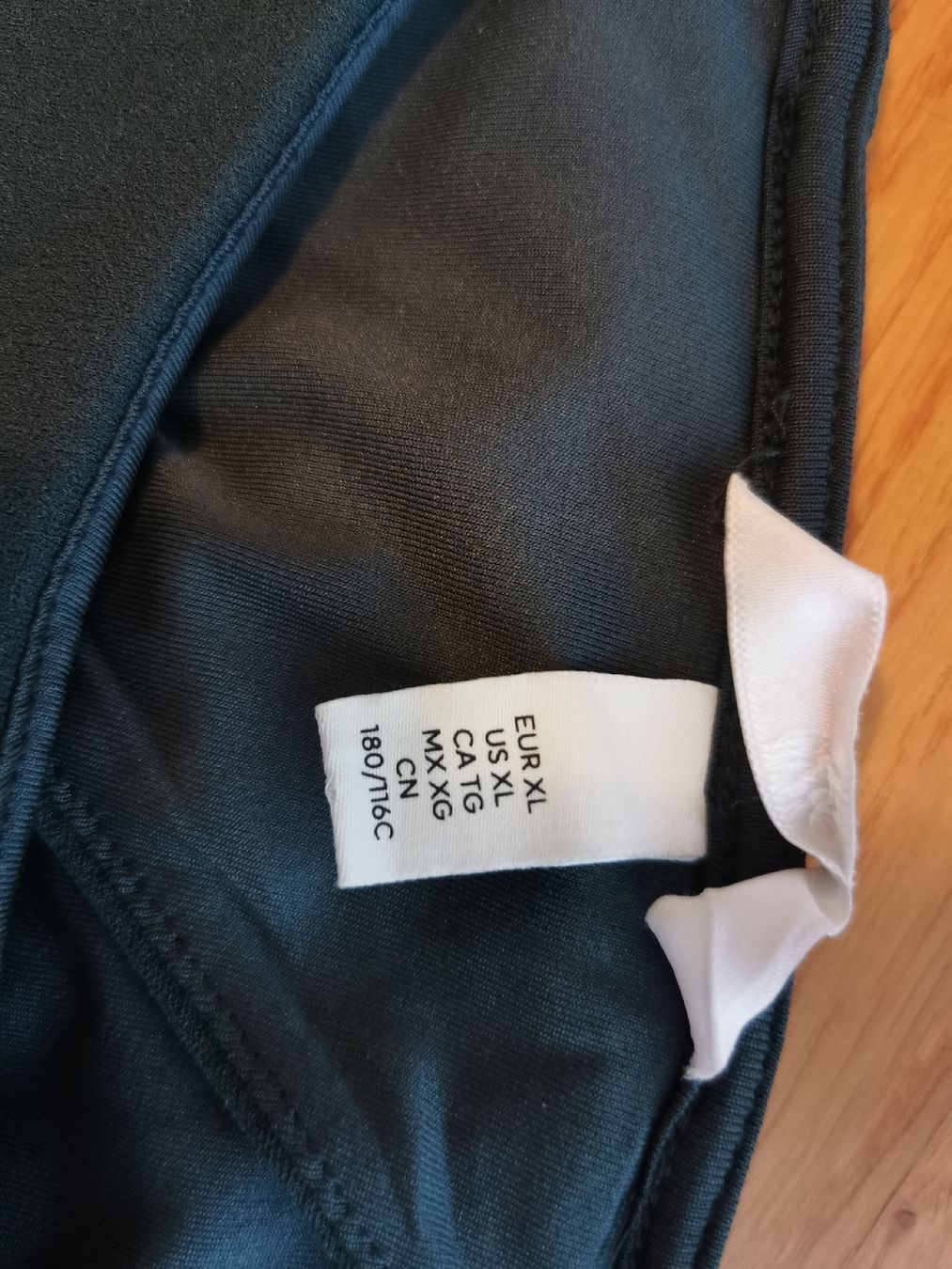 Mango Lotti di vestiti: 3 Kleider H&m Mango Xl – Usato da Sursee venduto da Ventiduese 1