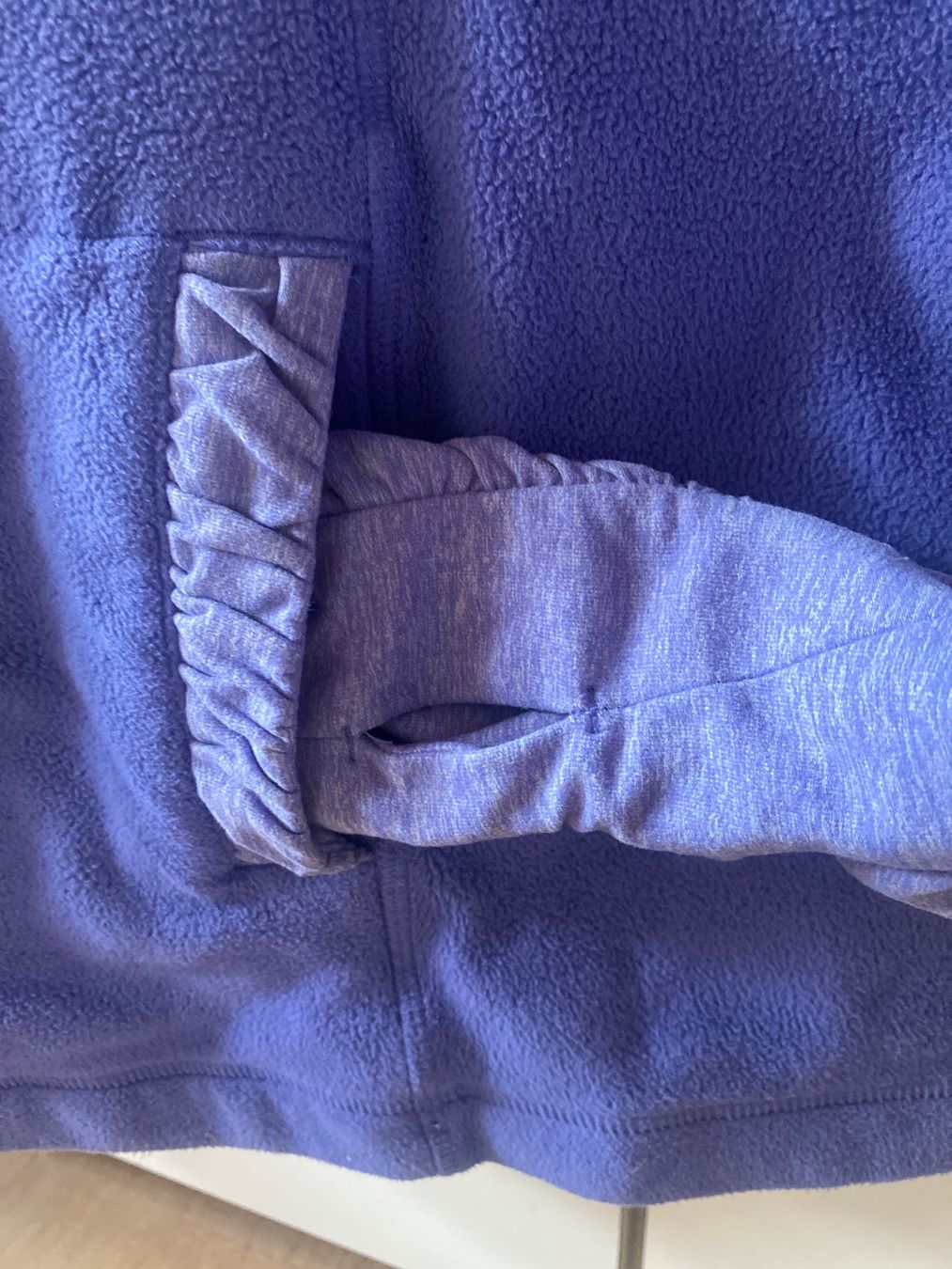 Lululemon Pullover & Sweatshirts: Pull avec capuche Lululemon – Gebraucht aus St-Légier-Chiésaz von phu_l9t9 3