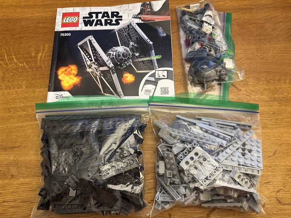 Lego Kit di costruzioni: Lego Star Wars 75300 Imperial TIE Fighter – Usato da Adliswil venduto da KB43VER