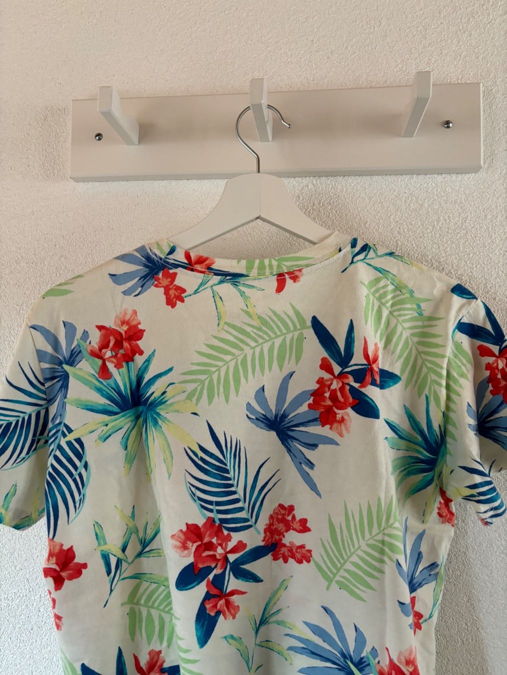 Hollister T-Shirts: T-shirt plusieurs couleurs – Gebraucht aus Grandvillard von Elsa.Del 1
