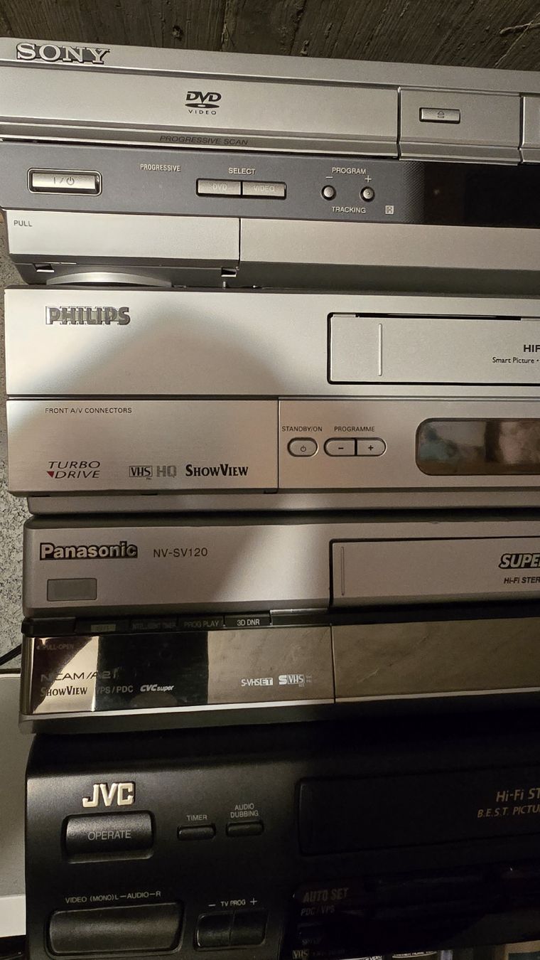 Registratori: Magnétoscopes VHS/DVD - Sony, Philips, Panasonic, JVC – Difettoso da Yverdon-les-Bains venduto da maleckyFCB 1
