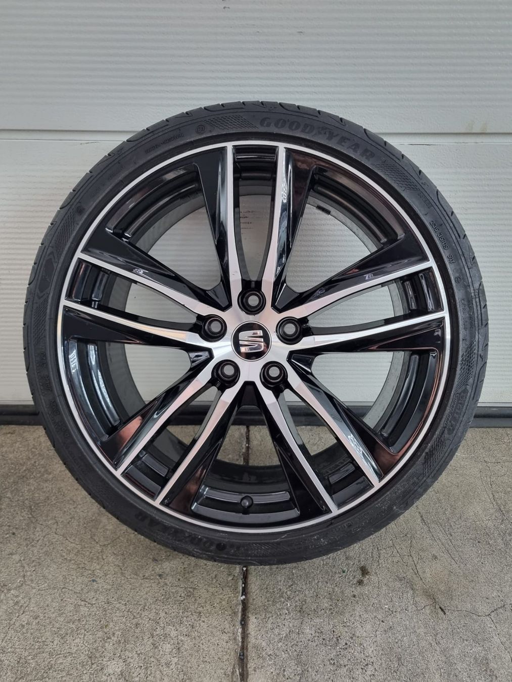 Seat Pneumatici & Ruote complete: Seat Leon Sommerräder 19 Zoll – Usato da Kirchdorf AG venduto da Cartastic_AG 3
