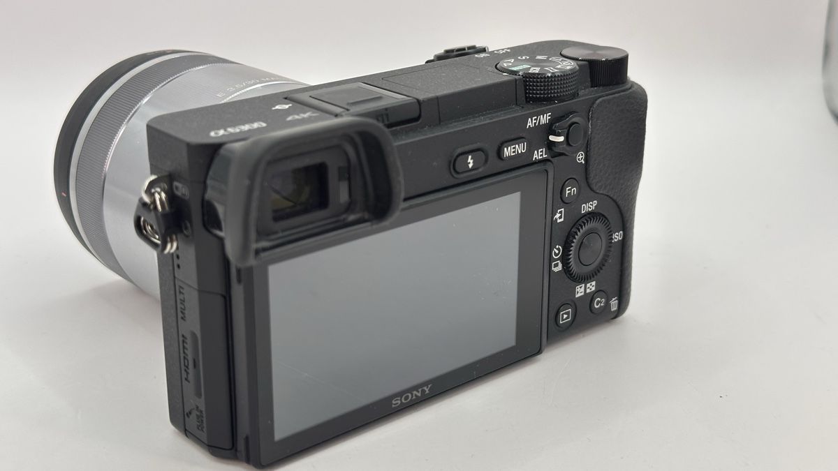Sony Kamera: Sony Alpha 6300 + 30mm Macro Objektiv – Neu (gemäss Beschreibung) aus Arbon von Sed_9bj9 3