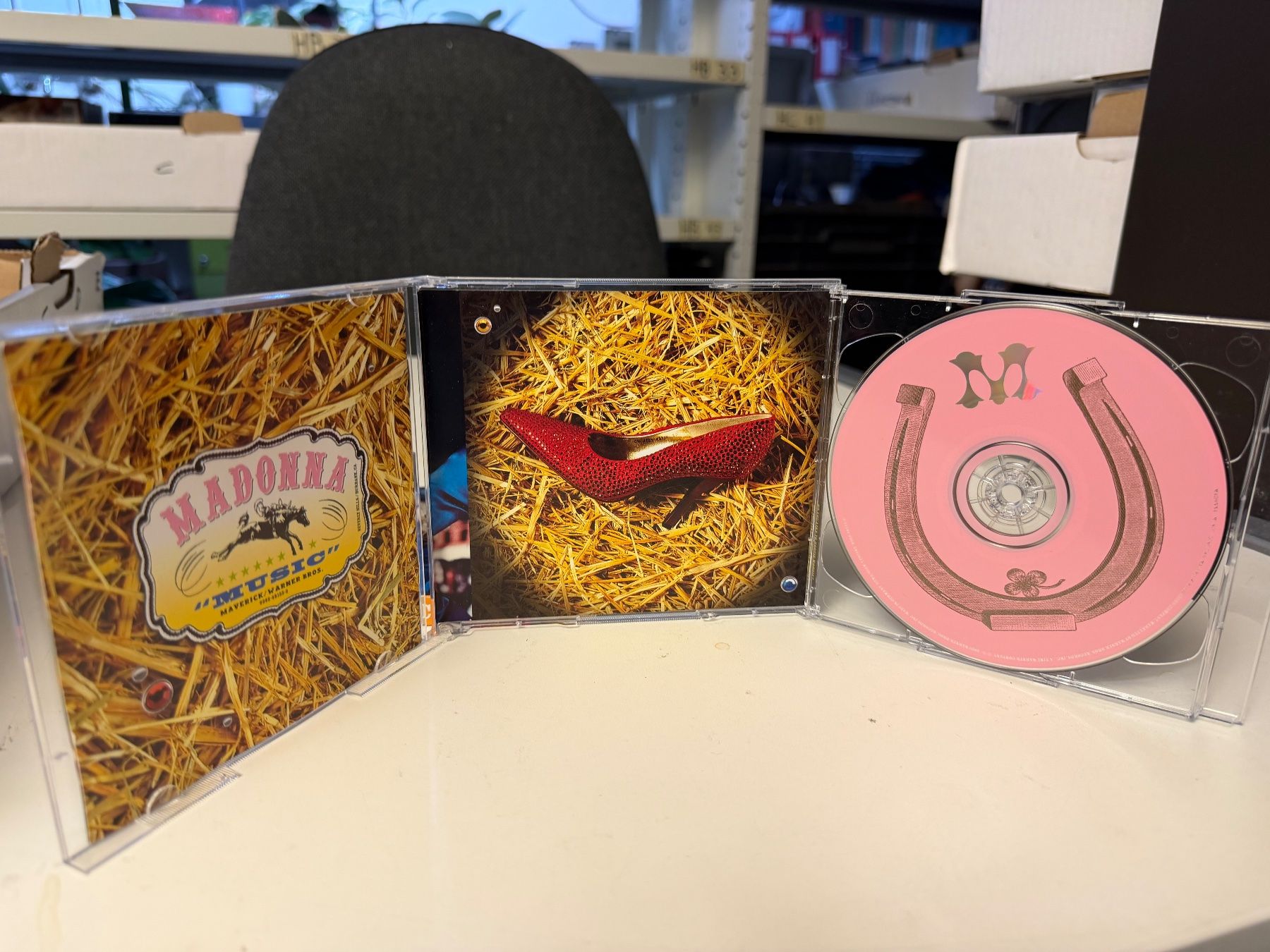 CDs: Madonna - Music - Limited Edition - HB21D – D'occasion à Küsnacht ZH par Jazztilldawn 5
