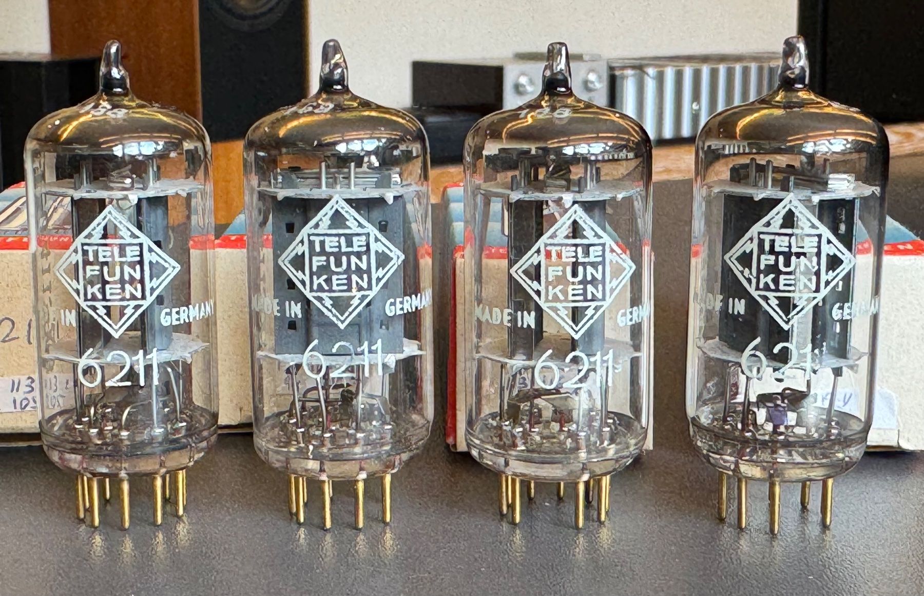 Telefunken Amplificateurs: 4 x Telefunken 6211 gleicher Datumscode – D'occasion à Ebertswil par audivero