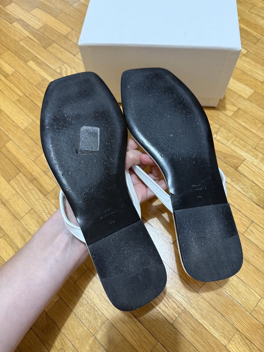 Totême Scarpe da donna: Toteme flip flops size 40 – Usato da Nyon venduto da dasha107 1