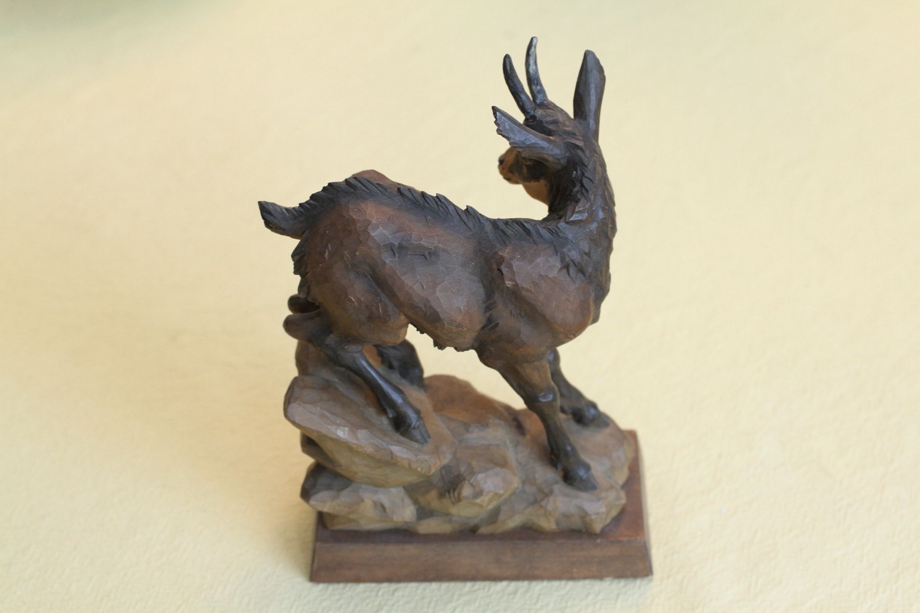 Statuette: Ziegenbock geschnitzt von 1962 – Usato da Muri b. Bern venduto da rasastro 2