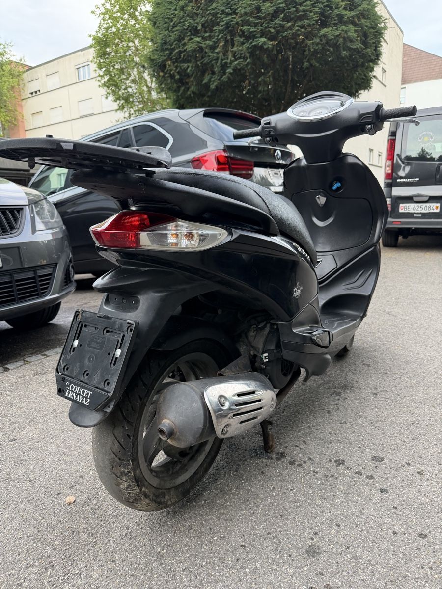 Piaggio Scooters: Piaggio FLY 125cc 3V KM256517 – Défectueux à Langenthal par SuzukiGsx-R 6