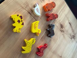Holzfiguren , Tiere und Menschen