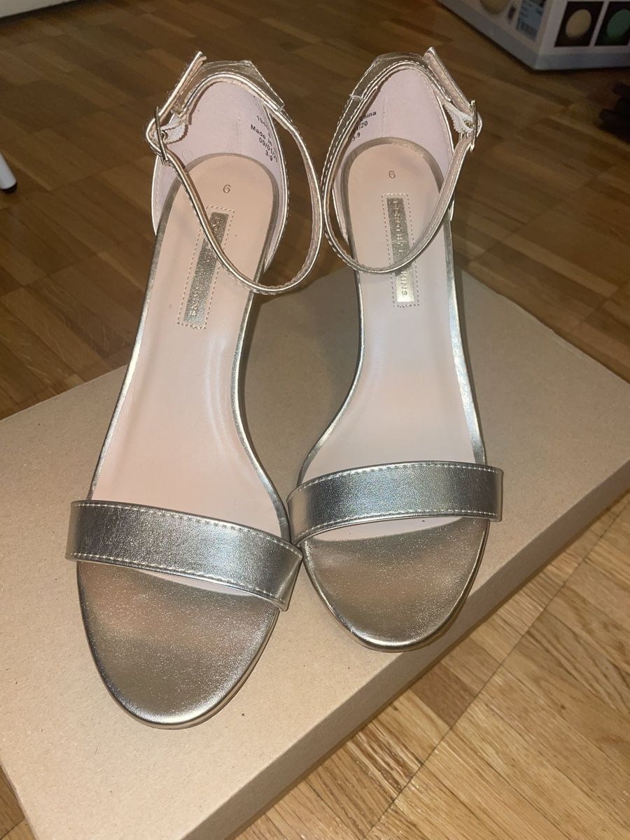 Dorothy Perkins Scarpe da donna: Talons doré 7cm taille 39 – Usato da Châtelaine venduto da nan_j75j