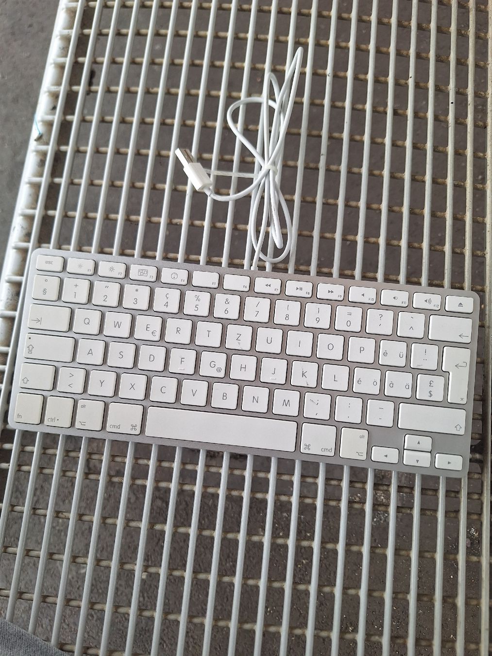 Apple Tastiere: Apple Tastatur Deutsch/Schweiz  – Usato da Schaffhausen venduto da RicardoSchaffhausen