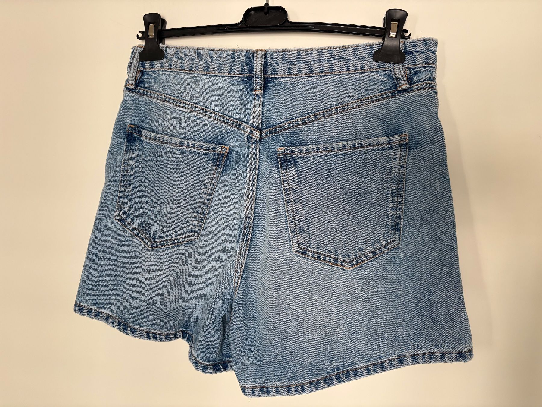 Zara Pantaloni: ZARA Denim shorts - Size 40 – Usato da Muzzano venduto da Sidney_3 2