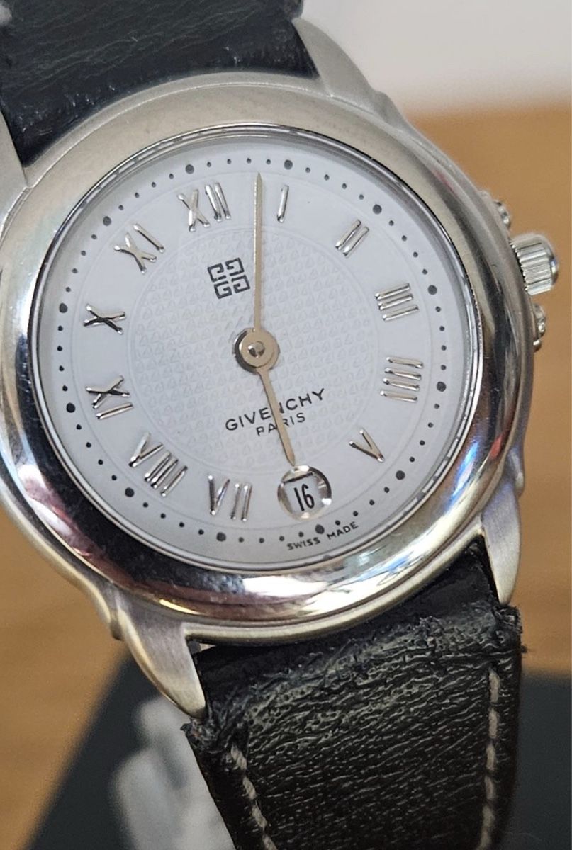 Givenchy Orologi: Givenchy Paris Damenuhr – Usato da Untersiggenthal venduto da TimeandShine 1