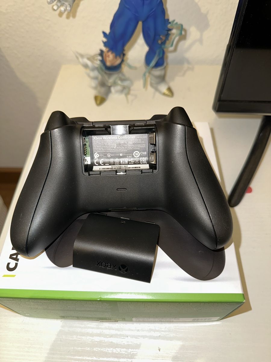 Microsoft Controller: Xbox Wireless Controller Carbon Black – Neu (gemäss Beschreibung) aus Basel von  3