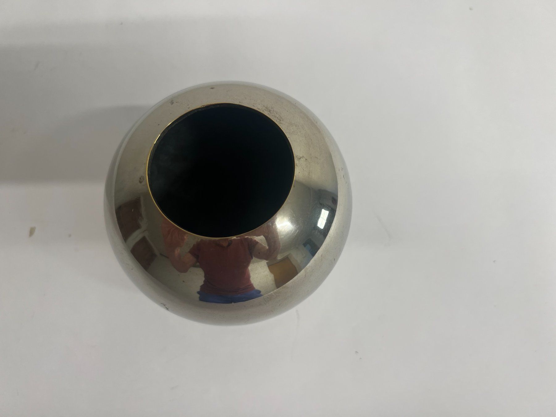 Vase & Récipients: Kleine silberfarbene Metallvase – D'occasion à Rickenbach LU par Spalierelger 1