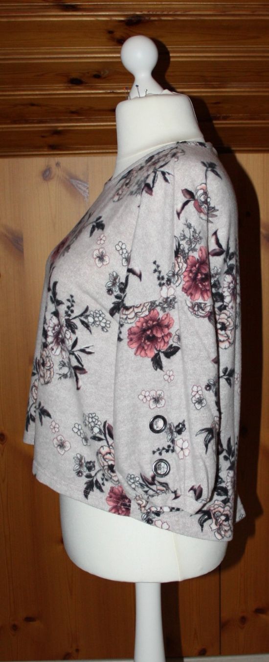 Pullover & Sweatshirts: Pullover Chicoree beige - bunt mit Blumen Gr. M – Gebraucht aus Flüelen von Diversicum-Textil 2