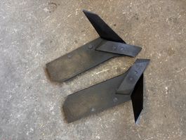 Pflugschare, neu und ungebraucht, robust für den Ackerbau.