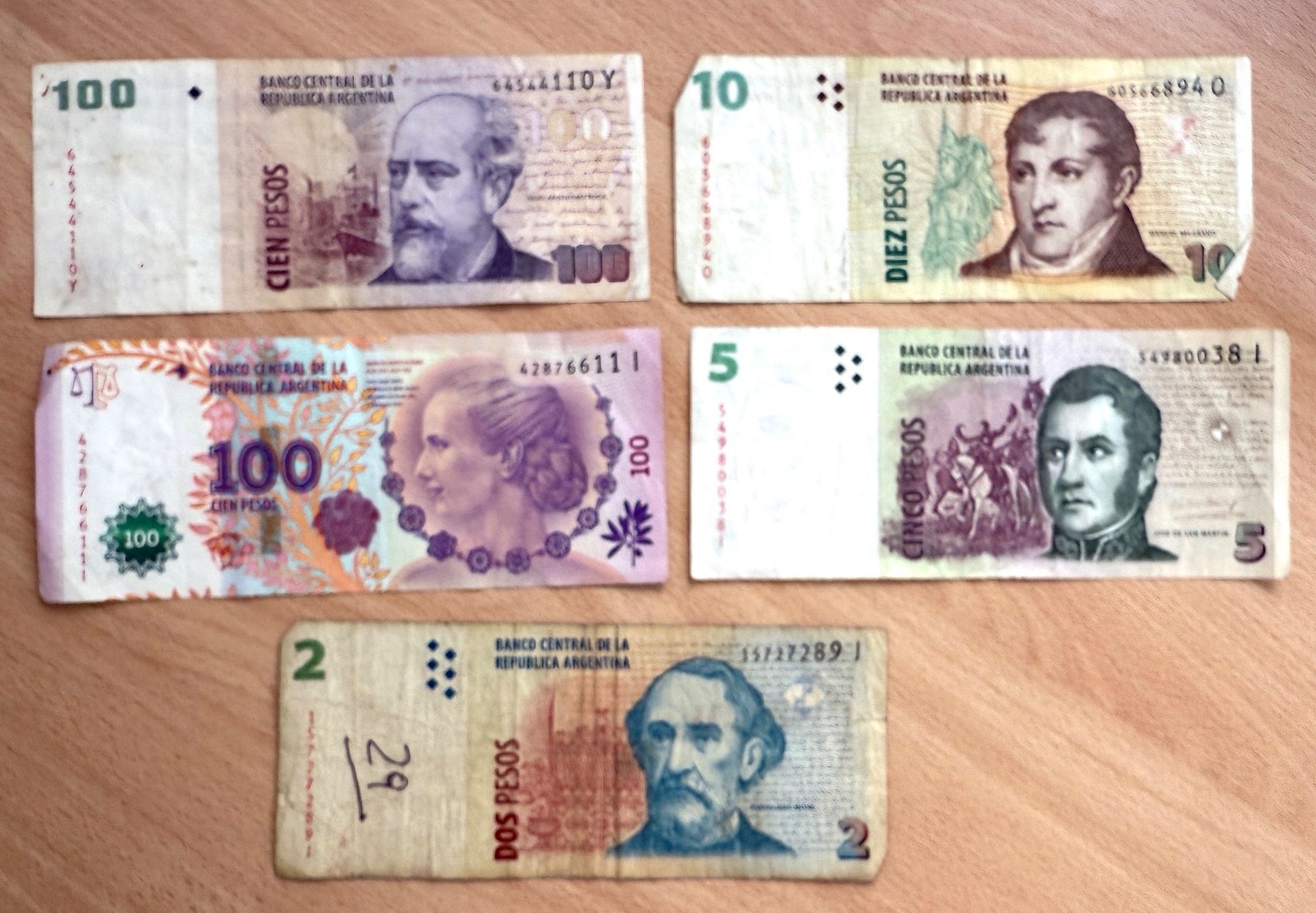 Banconote: 20 Billets de banque argentins, mongols etc – Usato da Veyrier venduto da Szurkemaci 1