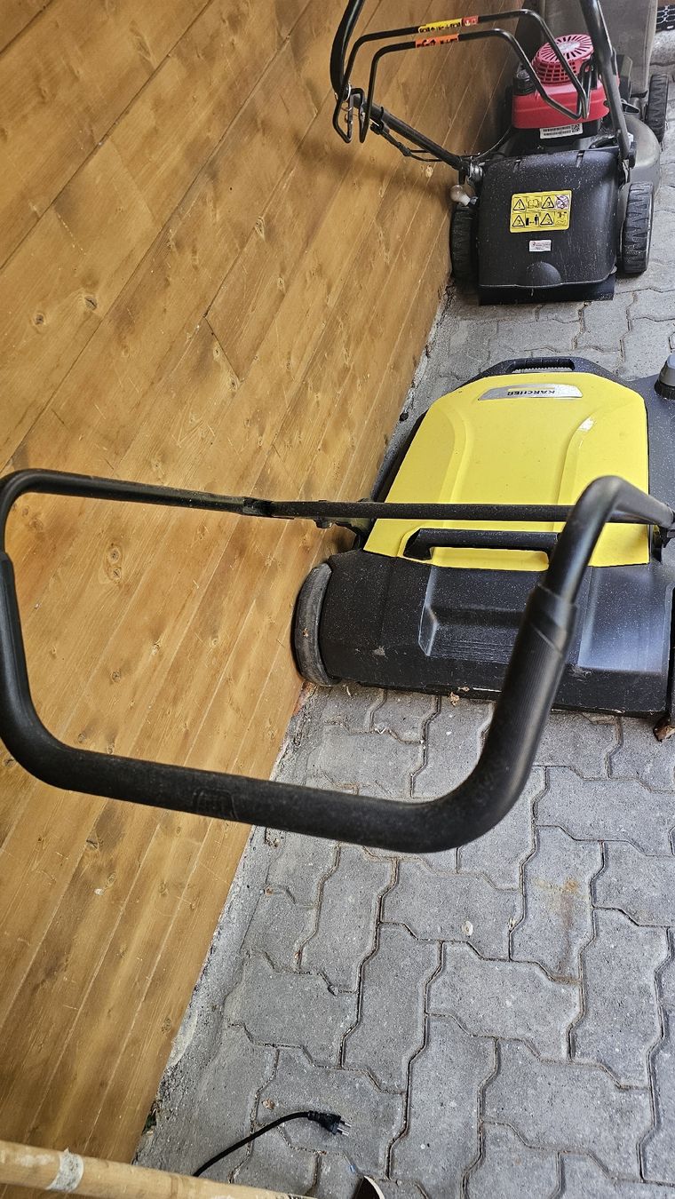 Kärcher Alle Maschinen: Kärcher Kehrmaschine – Gebraucht aus Steffisburg von liebu60