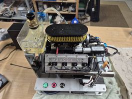 Modell V8 Motor