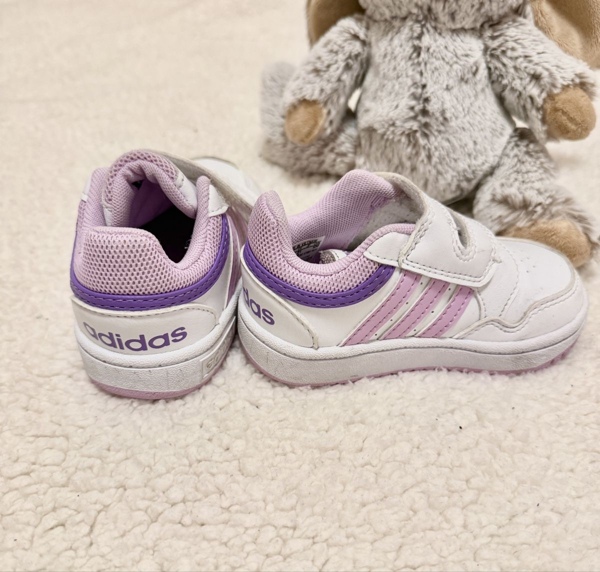Adidas Schuhe für Mädchen: Adidas Schuhe Gr. 22 – Gebraucht aus Horgen von AA.AW55