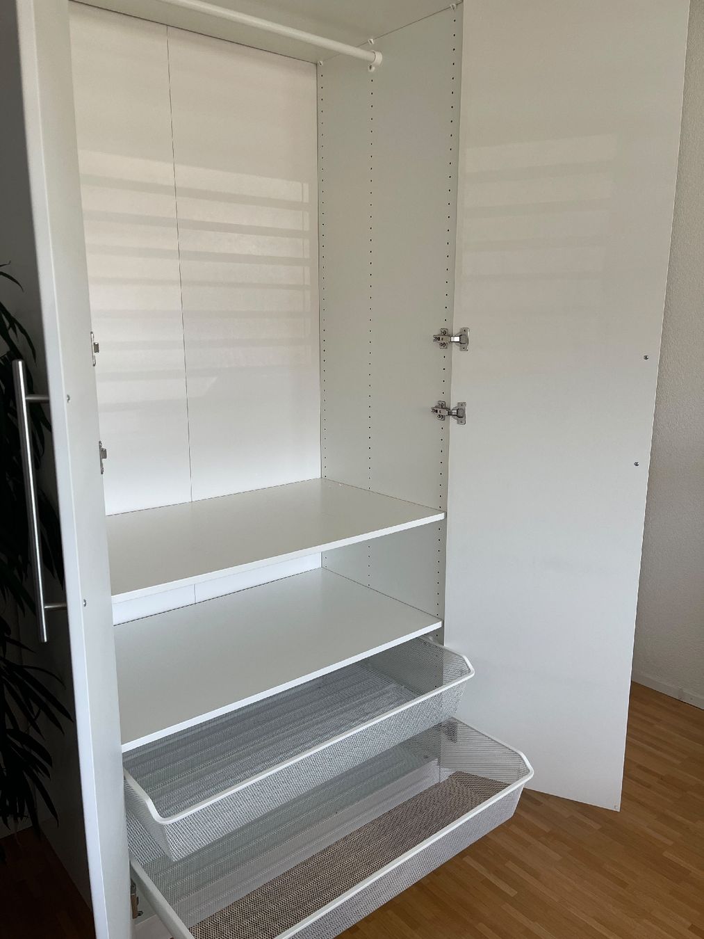 Ikea Armadi: Ikea Pax Kleiderschrank weiss – Usato da Solothurn venduto da hewlettundPackard 3